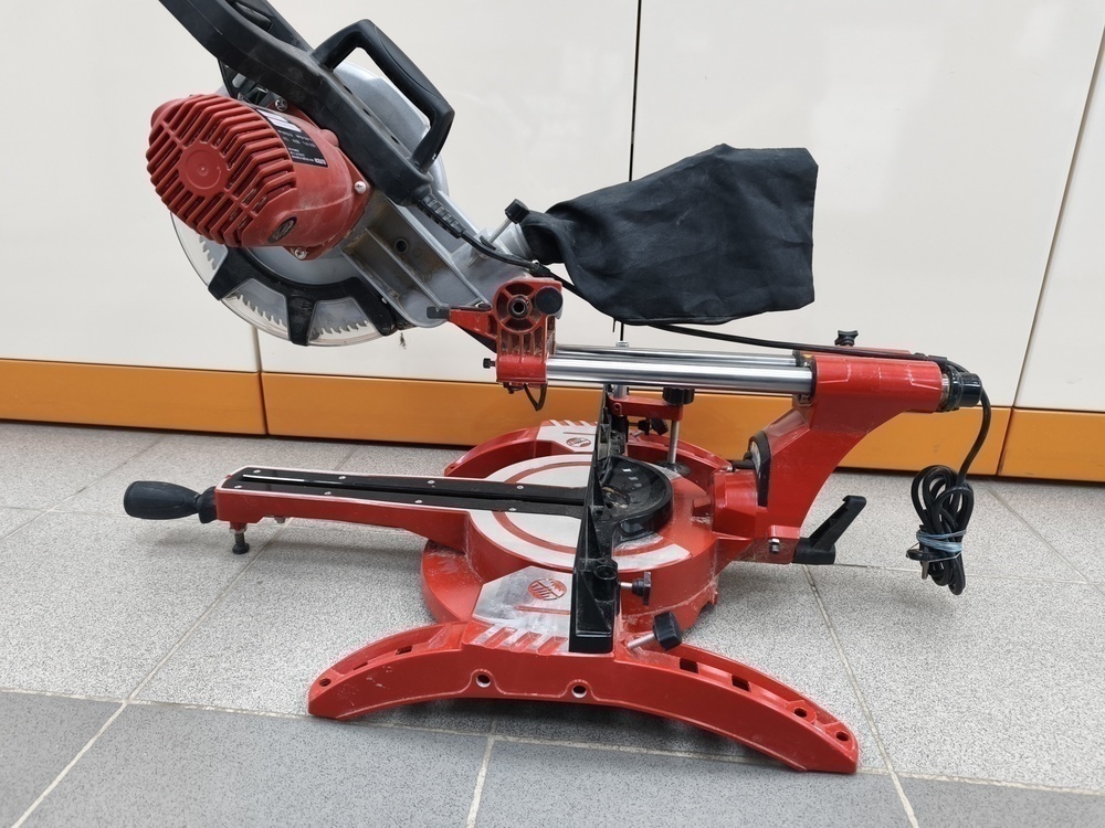 Торцовочная пила Elitech ПТ 1725К