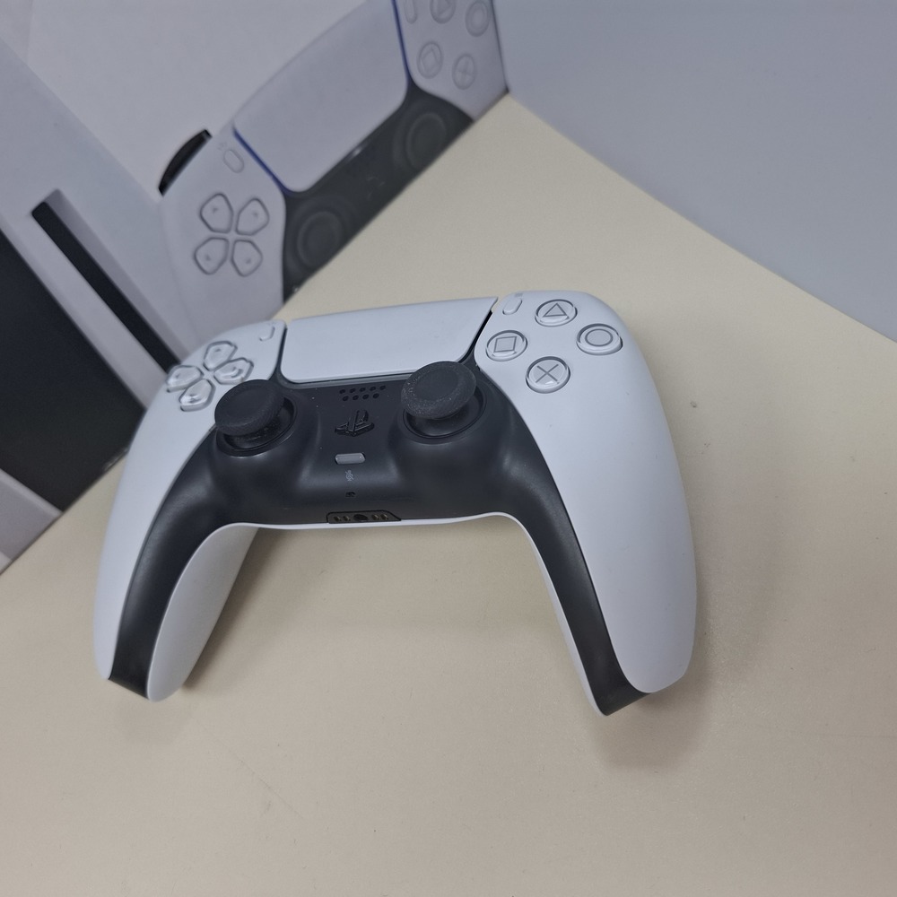 Игровая приставка PlayStation 5 825Gb (С дисководом)