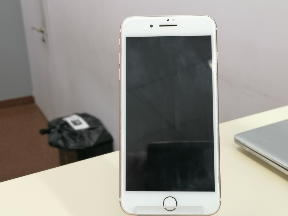 Смартфон Apple iPhone 7 Plus 32Gb