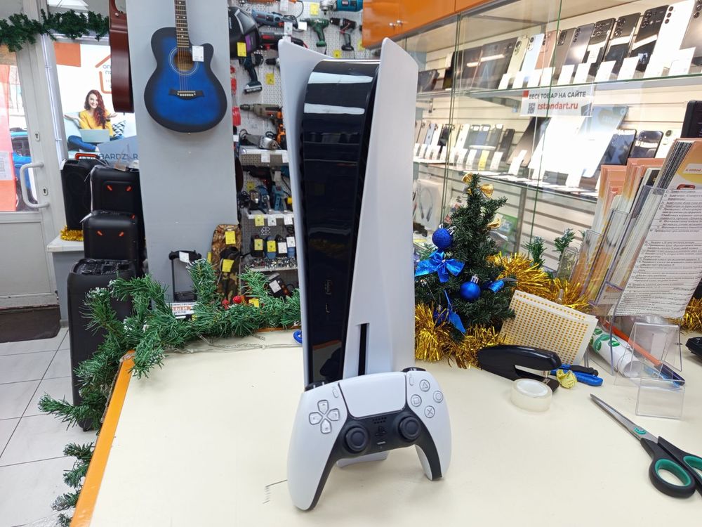 Игровая приставка PlayStation 5 825Gb (С дисководом)