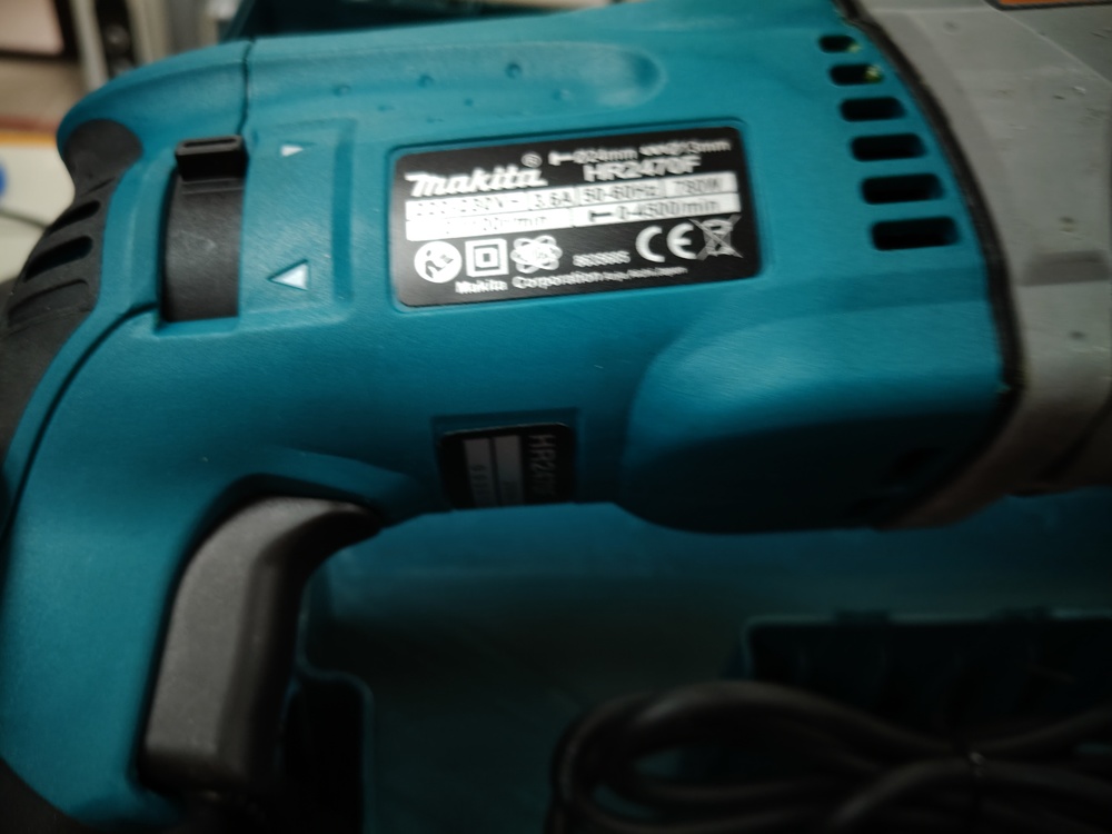 Перфоратор Makita HR 2470