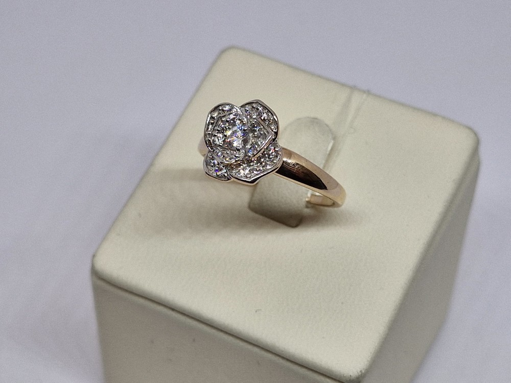 КОЛЬЦО С КАМНЯМИ (Au 585)