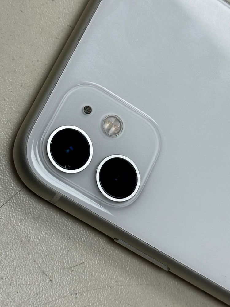Смартфон Apple iPhone 11 64Gb