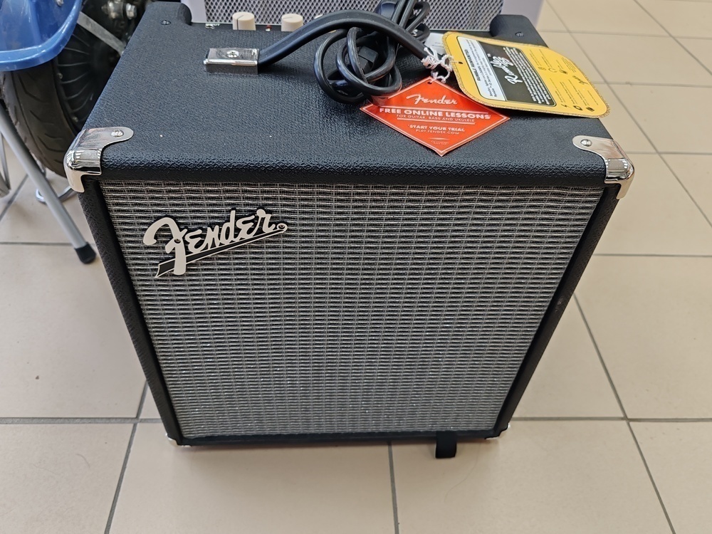 Комбоусилитель для гитар Fender Rumble 25