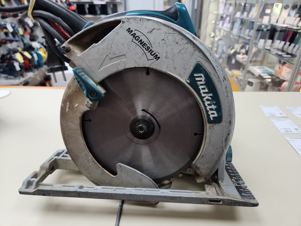Дисковая пила Makita 5008MG
