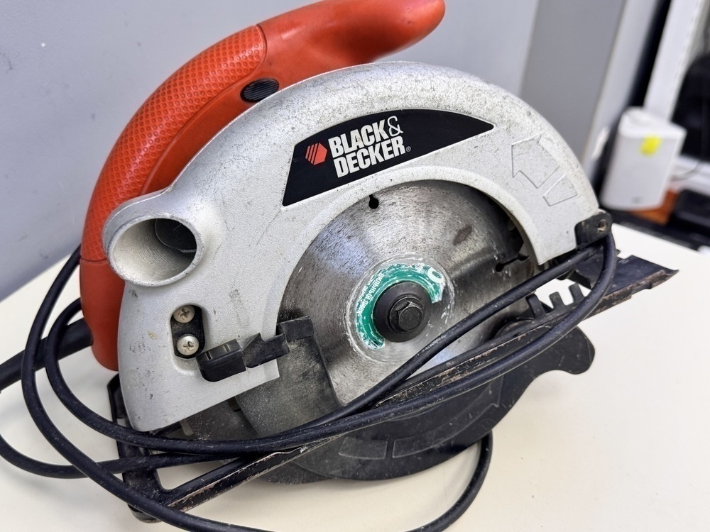 Дисковая пила Black & Decker CD601