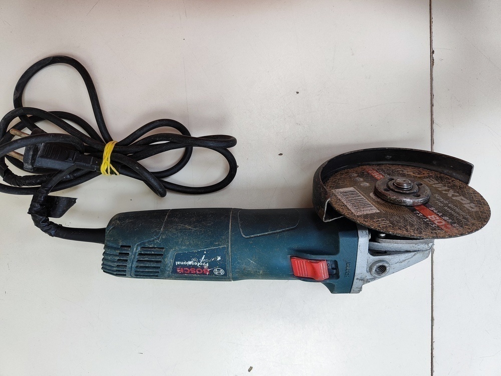 Угловая шлифмашина Bosch GWS 700