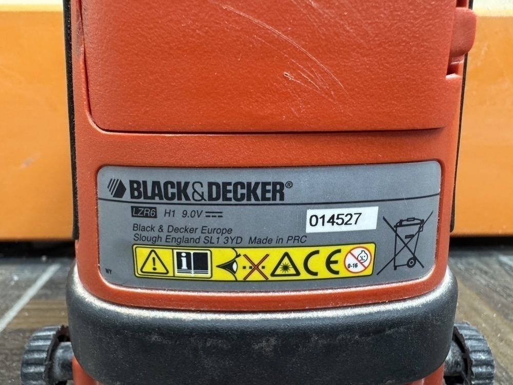 Нивелир Black & Decker LZR6
