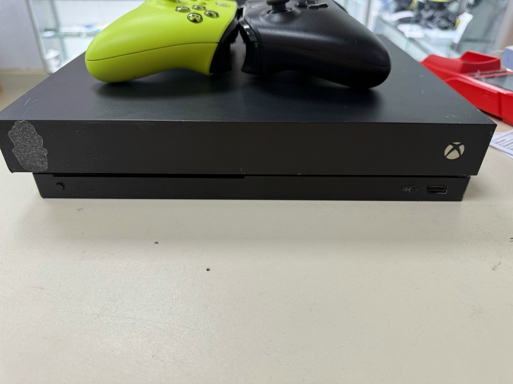Игровая приставка Xbox One X 1Tb