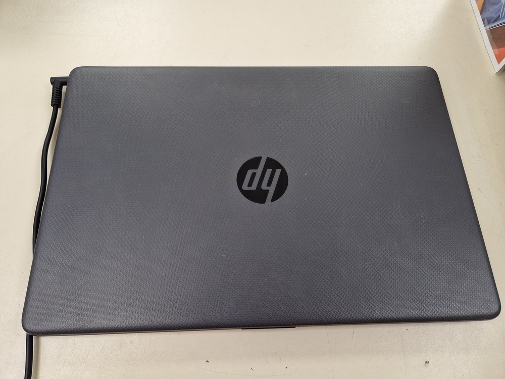 Ноутбук HP 15s-eq1145ur; Ryzen 3 3300U, HD Graphics, 4 Гб, 256 Гб, Нет