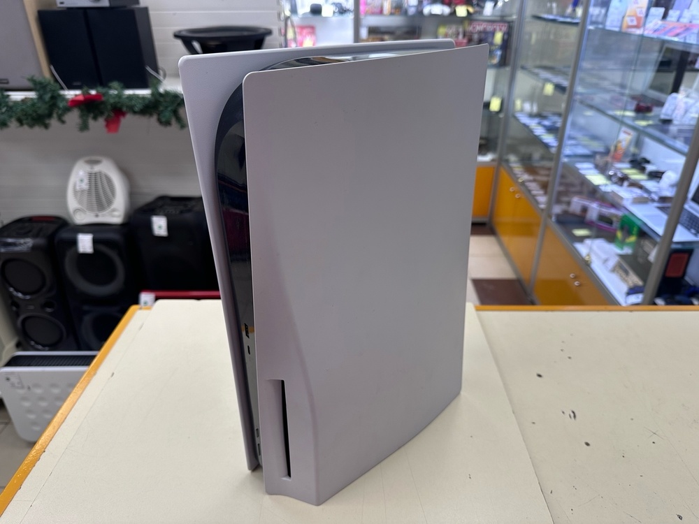 Игровая приставка PlayStation 5 825Gb (С дисководом)