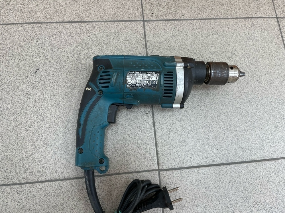 Дрель-ударная Makita HP1640