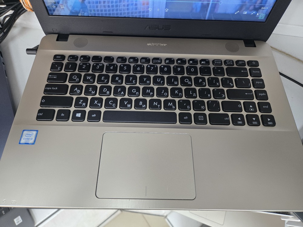 Ноутбук ASUS; Core i3-6006U, Intel UHD Graphics, 8 Гб, Нет, 1 Tb
