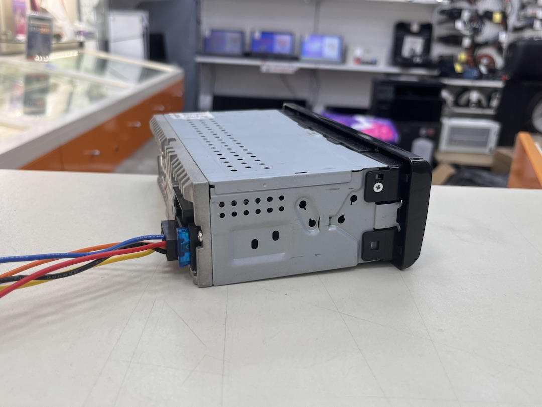 Автомагнитола Aura AMH-77DSP