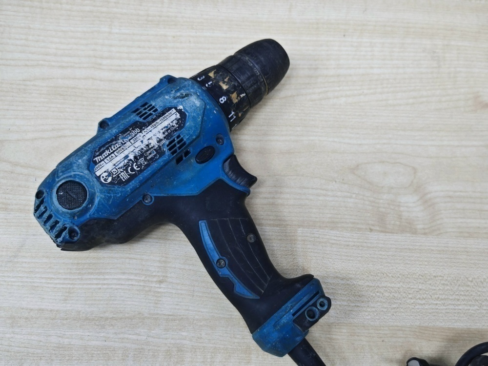 Шуруповерт Makita DF0300