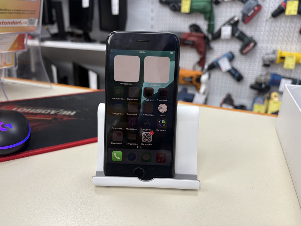 Смартфон Apple iPhone SE 2020 128Gb