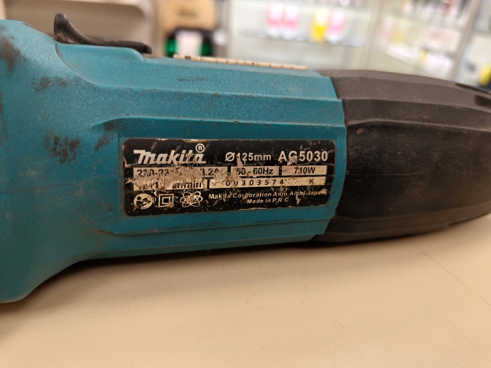 Угловая шлифмашина Makita 5030