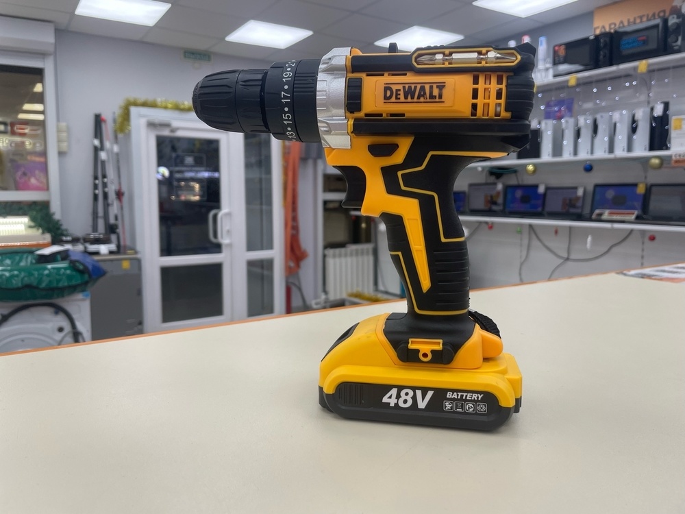 Шуруповерт Dewalt NoName