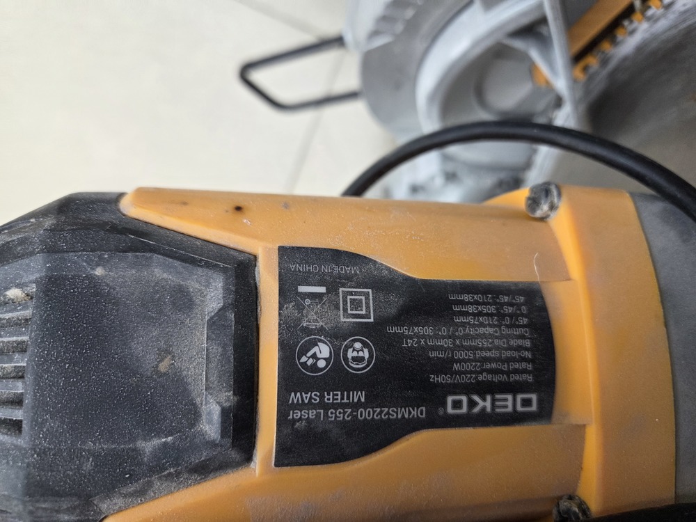 Торцовочная пила DEKO DEKO DKMS2200-255 Laser