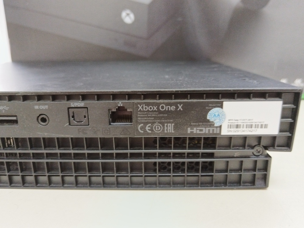 Игровая приставка Xbox One X 1Tb