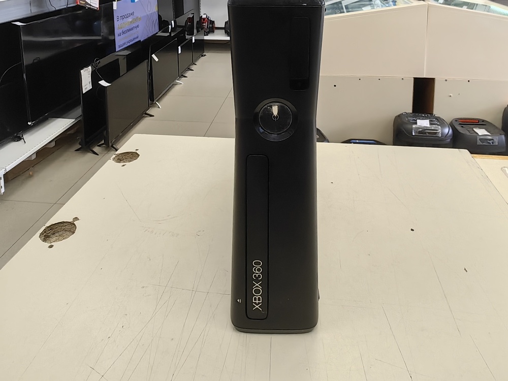 Игровая приставка Xbox 360;