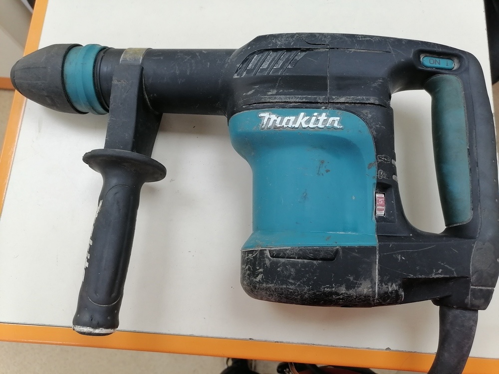Отбойный молоток Makita HM0870C
