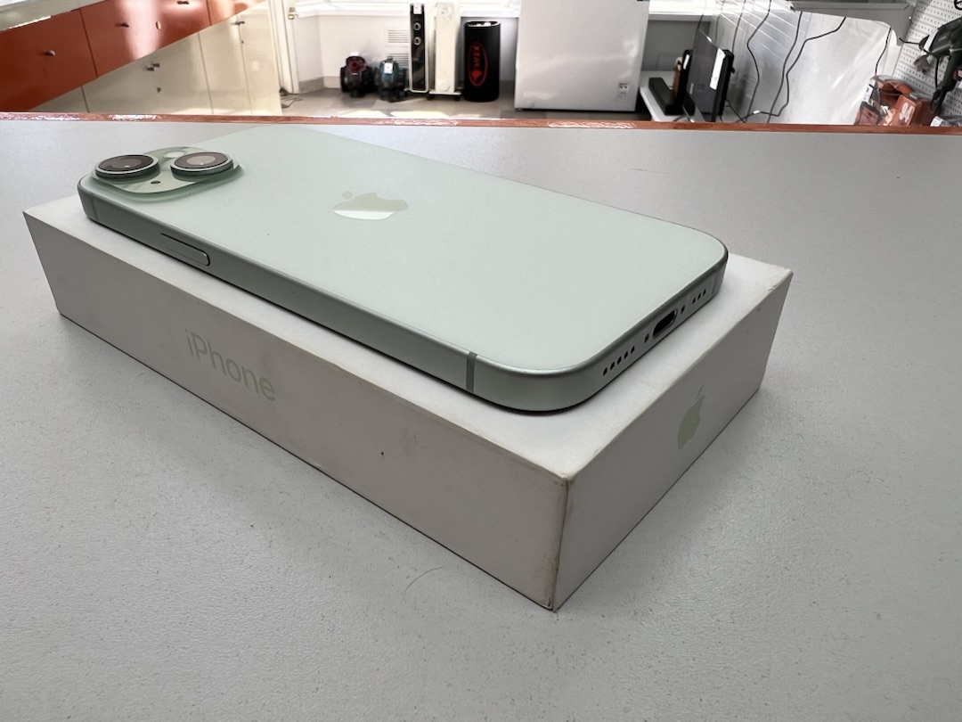 Смартфон Apple Iphone 15 128Gb