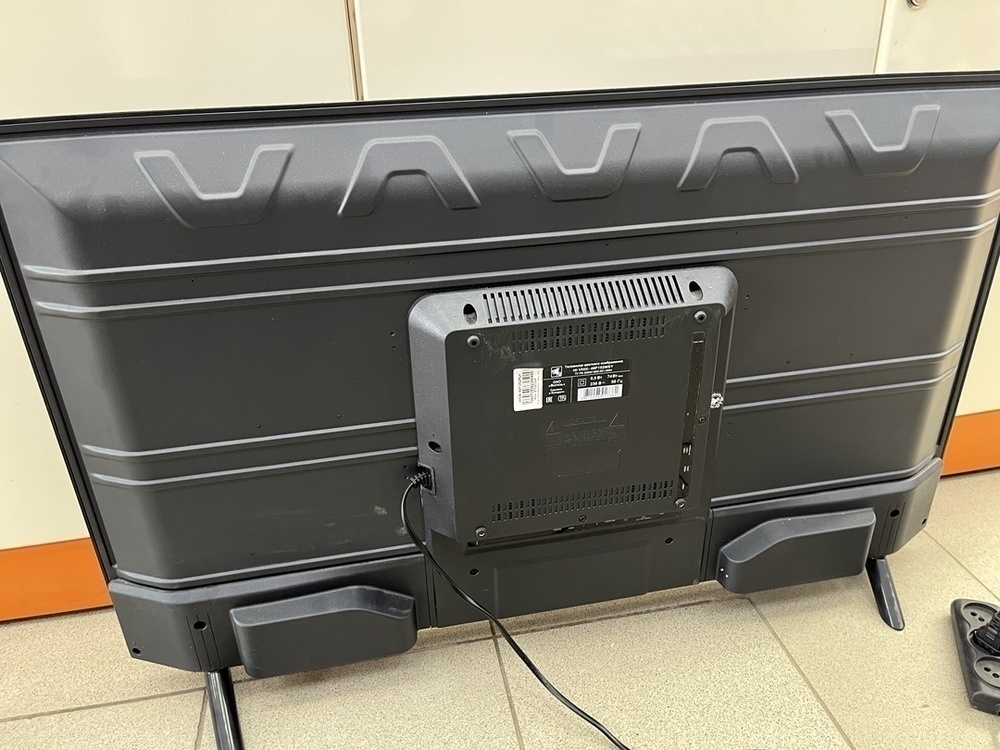 LED Телевизор HI VHIX-40F152MSY
