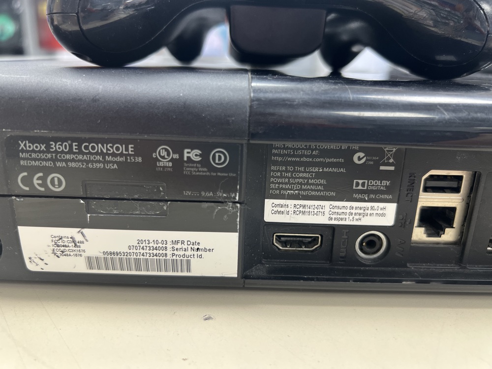 Игровая приставка Xbox 360;