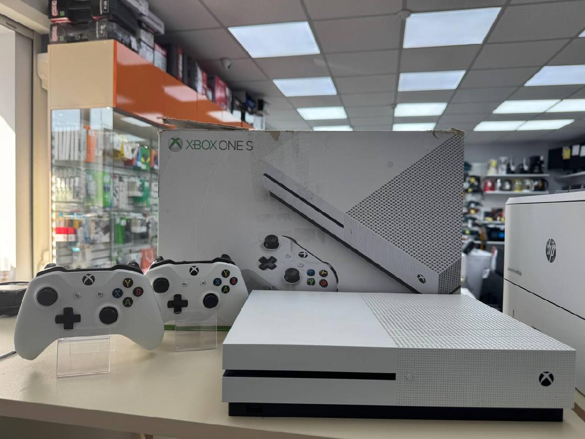 Игровая приставка Xbox One S 1TB Игровая приставка Xbox One S 1TB