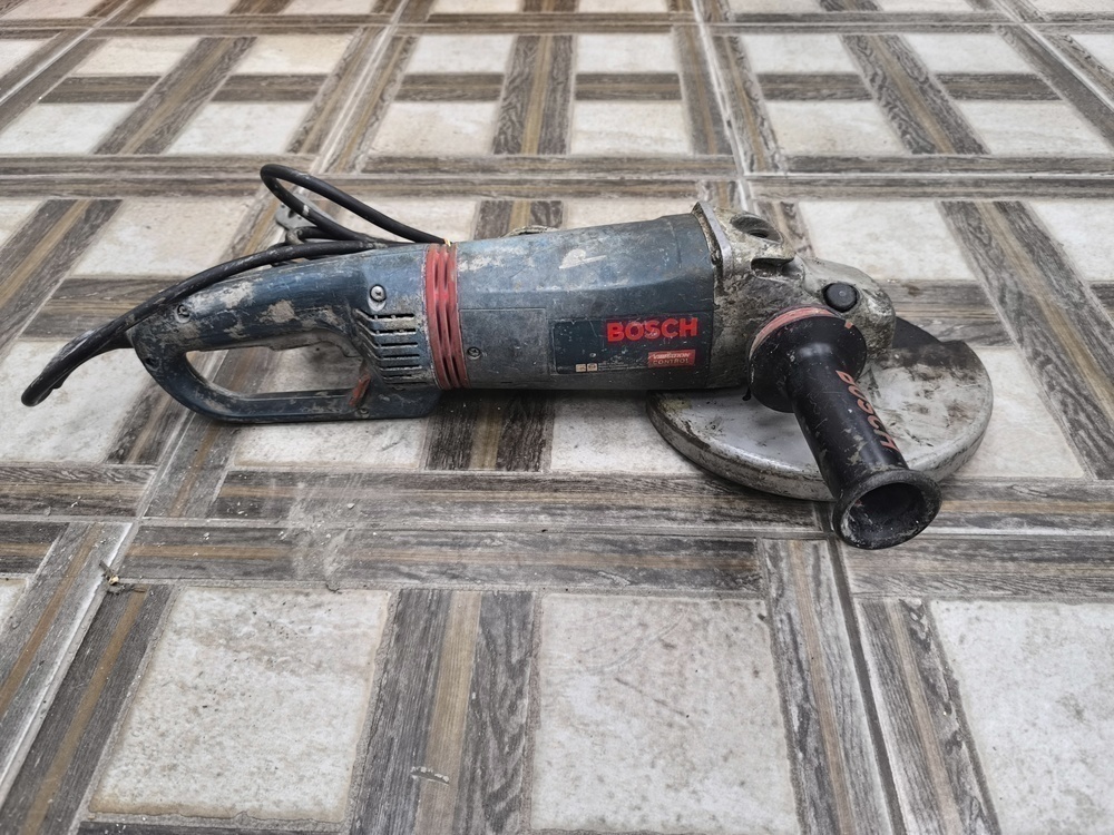 Угловая шлифмашина Bosch GWS 24-230JH