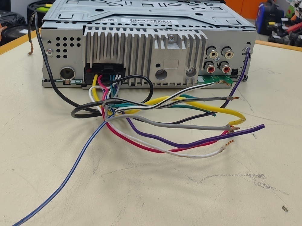 Автомагнитола Pioneer MVH-S235BT