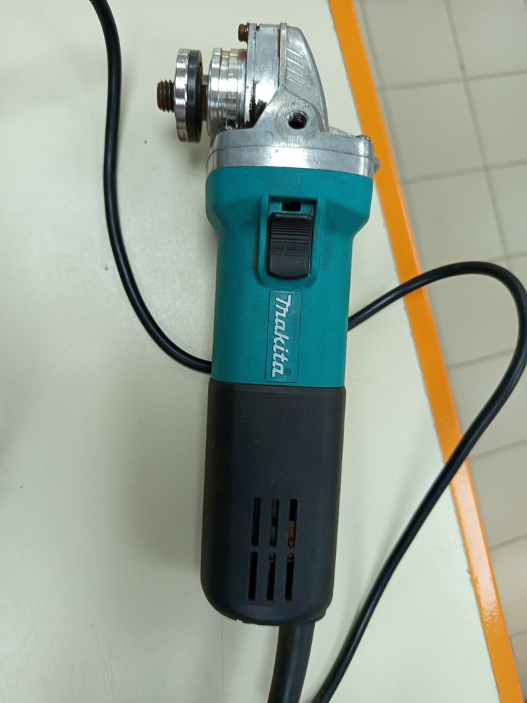 Угловая шлифмашина Makita 9558HN