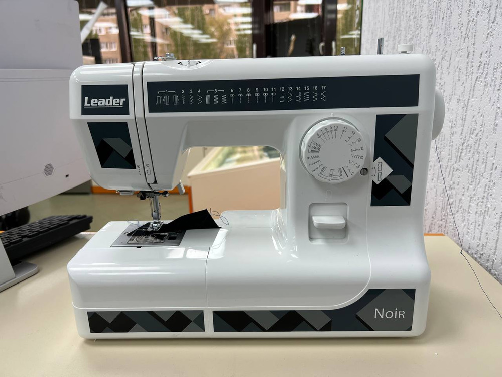 Швейная машина Leader Noir