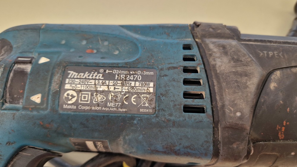 Перфоратор Makita HR2470