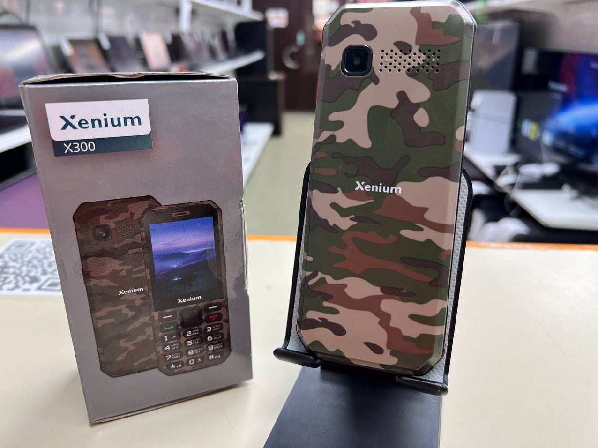 Смартфон Philips Xenium X300