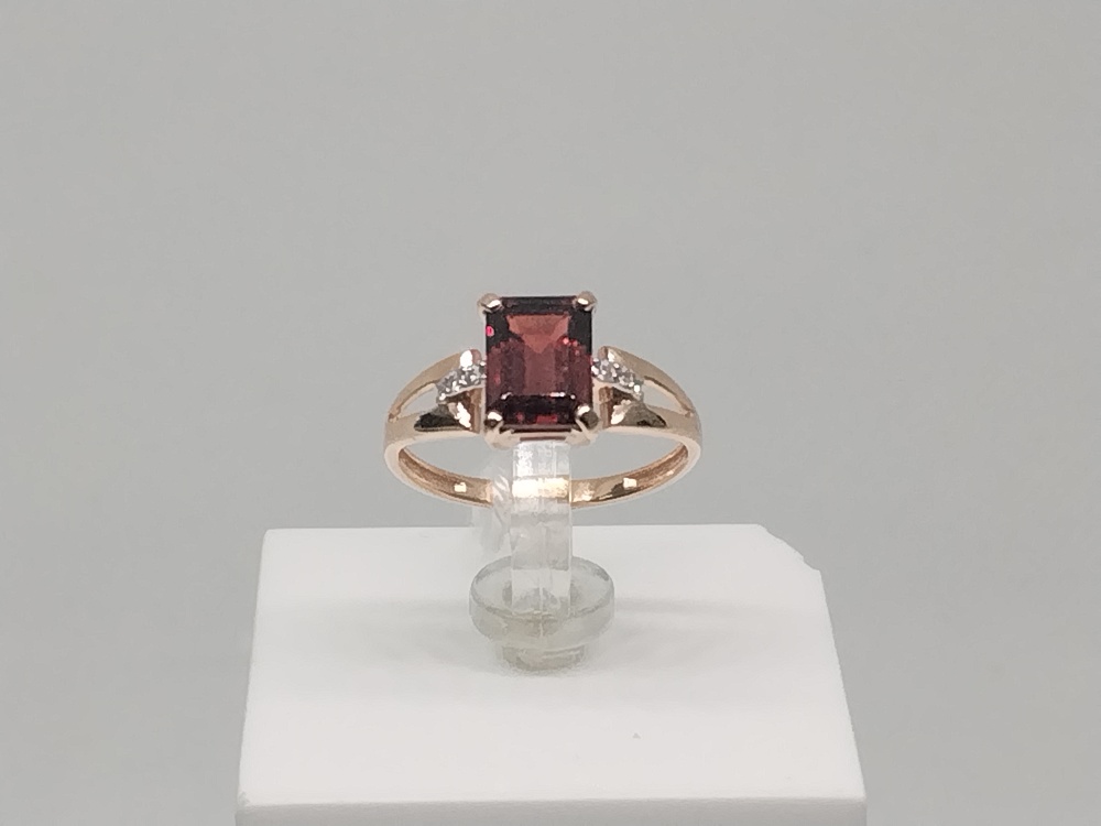 КОЛЬЦО С КАМНЯМИ (Au 585)