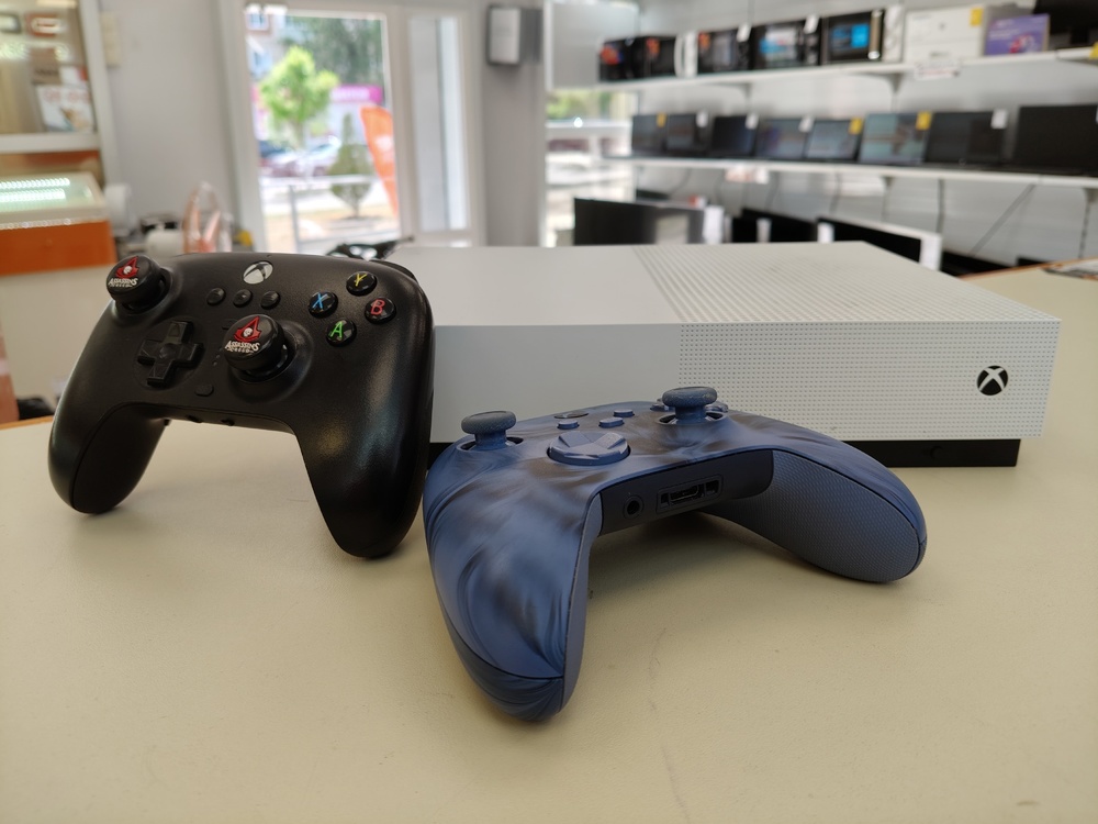 Игровая приставка Xbox One S Digital Edition 1TB