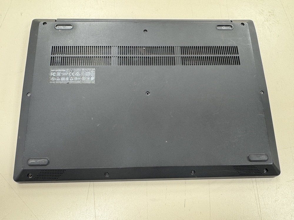 Ноутбук Lenovo; A9-9425, Radeon R5 series, 4 Гб, 240 Гб, Нет
