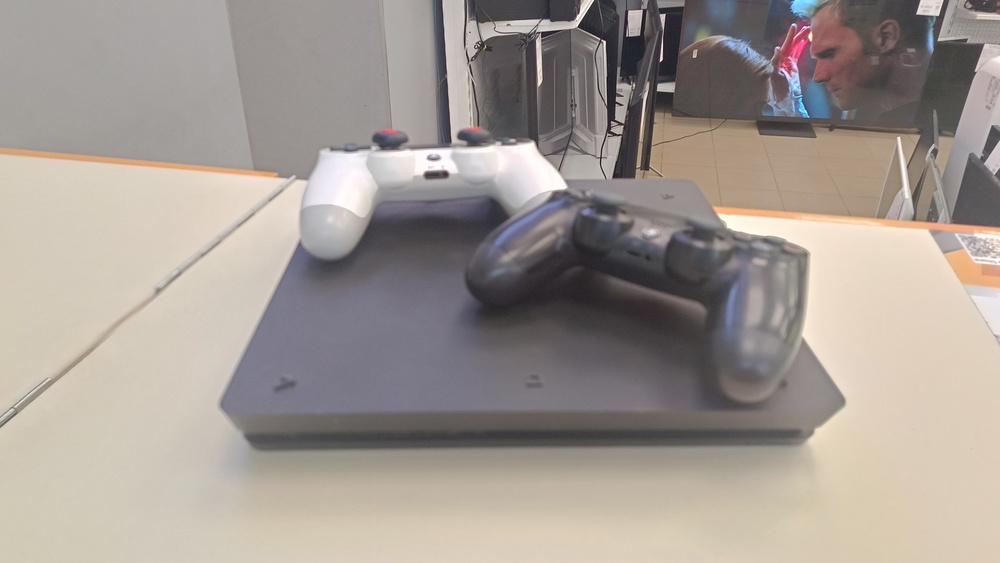 Игровая приставка PlayStation 4 Slim 1Tb Игровая приставка PlayStation 4 Slim 1Tb