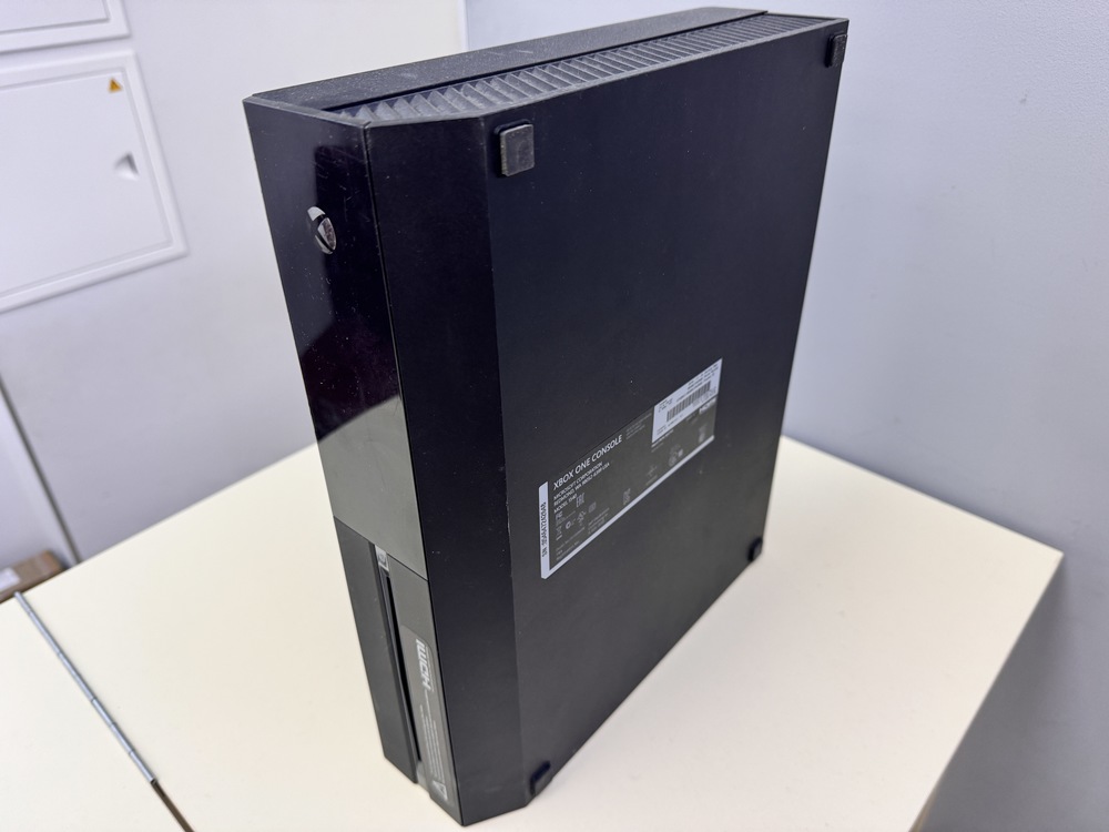 Игровая приставка Xbox One 500Gb