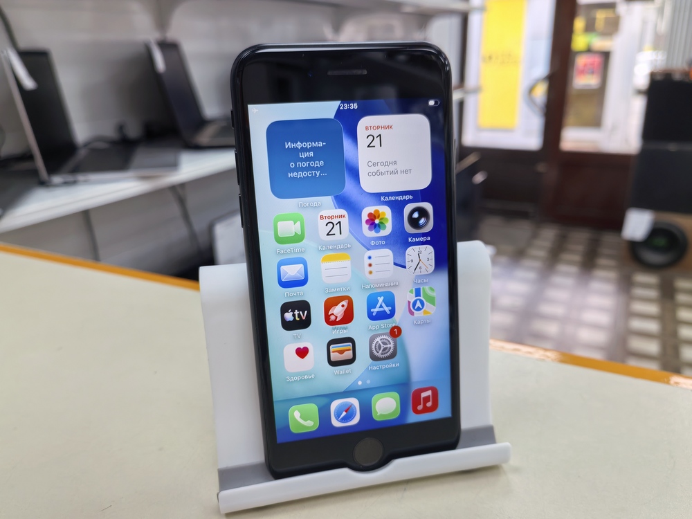 Смартфон Apple iPhone SE 2020 64Gb