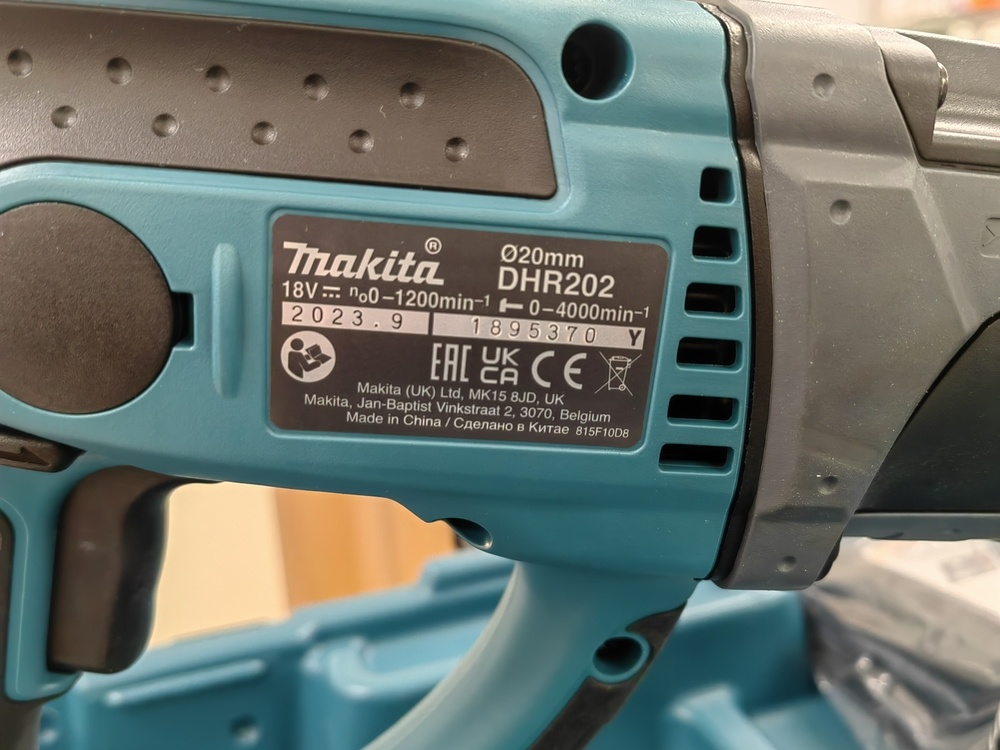 Перфоратор Makita DHR202;