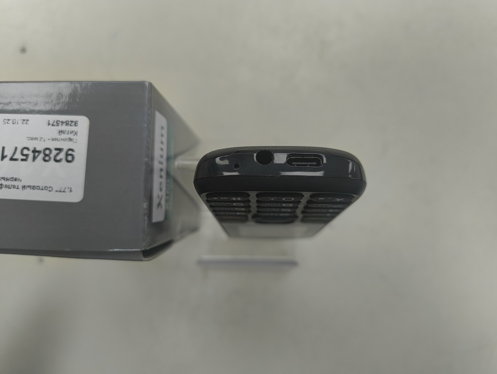 Мобильный телефон Philips X160