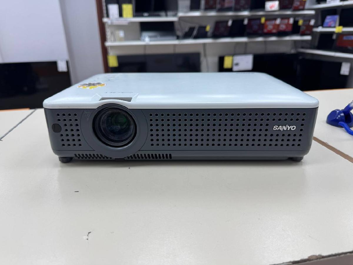 Проэктор Sanyo PLC-XU78