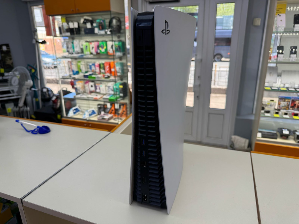 Игровая приставка PlayStation 5 825Gb (С дисководом)