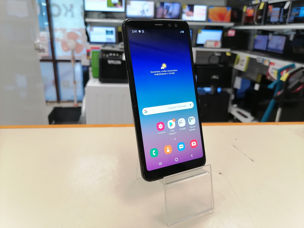 Смартфон Samsung Galaxy A8 2018 4/32