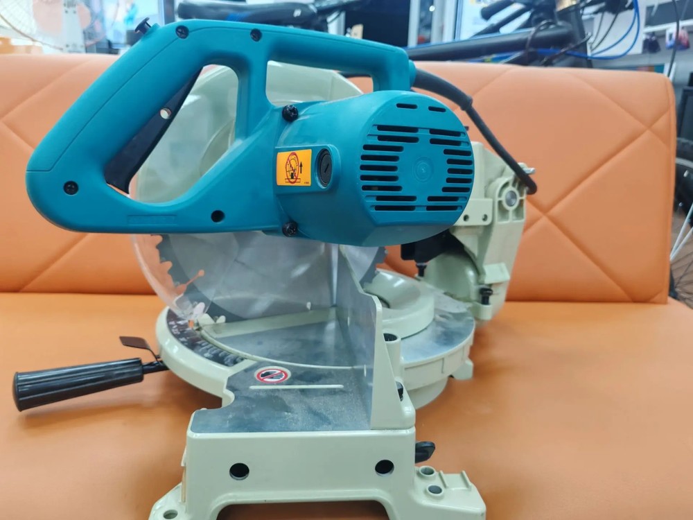 Торцовочная пила Makita LS-1040