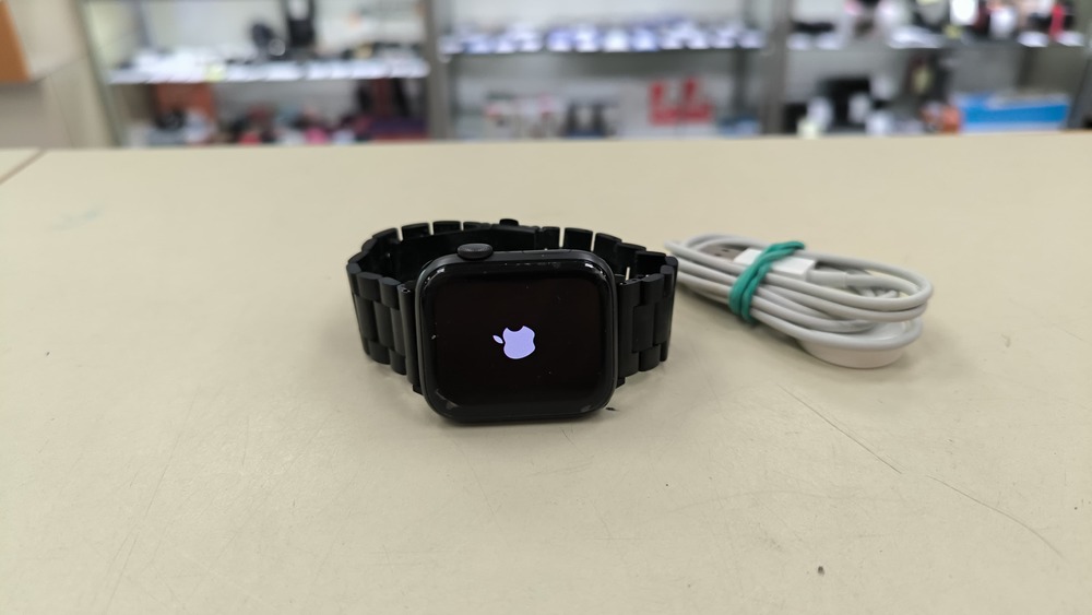 Смарт-часы Apple Watch SE 44mm