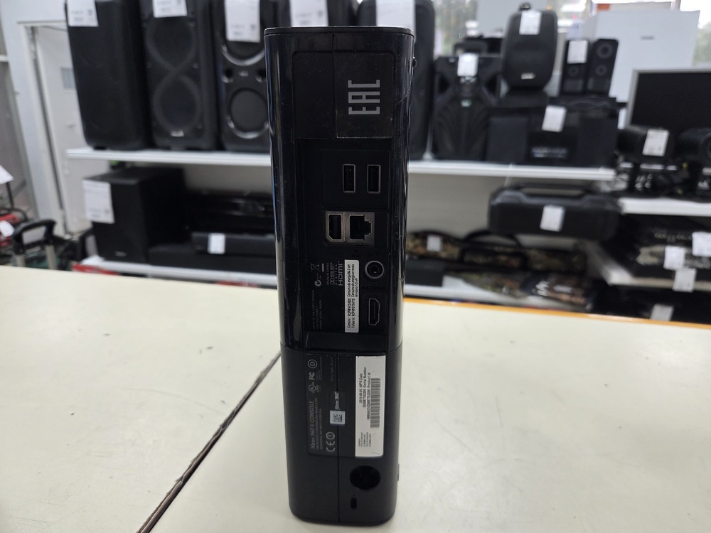 Игровая приставка Xbox 360;